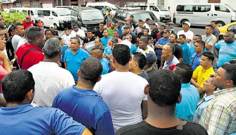 Paro de transporte en Chepo contra la piratería 