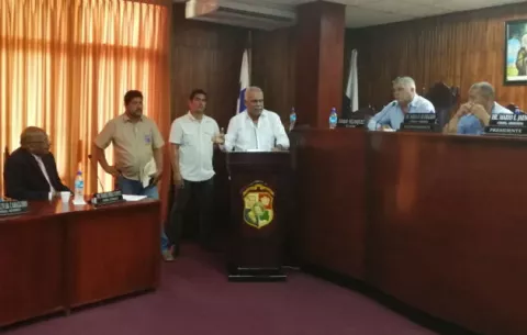 Taxistas en Panamá Oeste rechazan cupos de taxis con el alfanumérico 13T y 13B