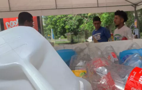 Industriales buscan reducir producción de plástico de un solo uso
