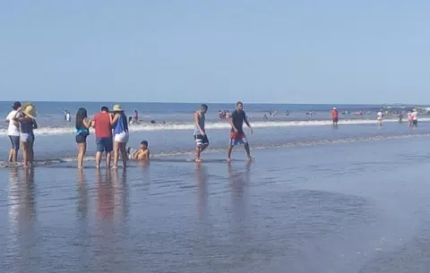 ¡Héroe! Joven le salva la vida a un niño, pero muere ahogado en playa Las Lajas
