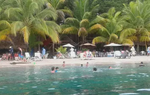 Entre aventuras y la iglesia en Bocas del Toro