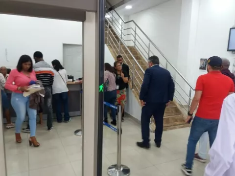 Impedimento de salida del país para exalcalde de Colón y su esposa le pide el divorcio