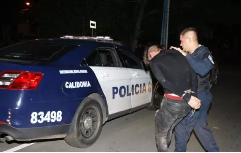 Policía hiere a su compañero mientras perseguían a un delincuente