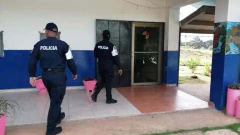 Suspenden temporalmente a estudiantes implicados en video con presunta arma de fuego