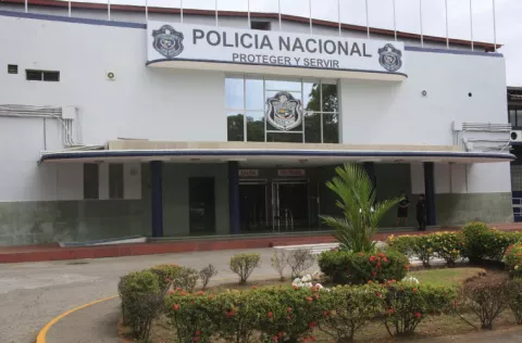 Imputan cargos a sujeto que agredió a unidades policiales en San Miguelito