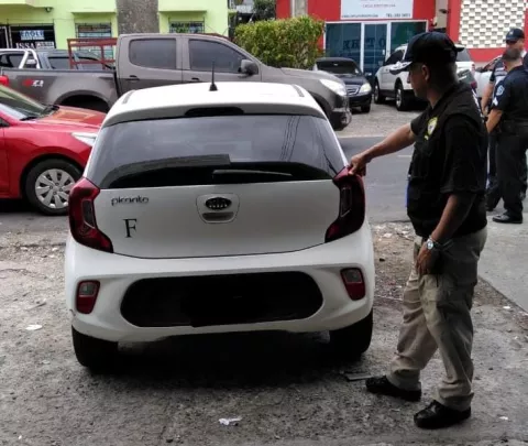 Policía Nacional decomisa armas y recupera autos adquiridos ilegalmente este fin de semana 
