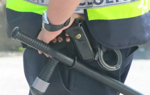 ¡Ironía! Policía acude a atender trifulca en un hotel  y descubre a su esposa siéndole infiel