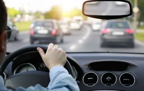 Ya no es obligación que los conductores tengan la póliza de seguro en el carro