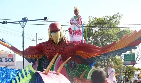La pollera lleva más de 69 años de estar en el Carnaval panameño