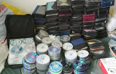 Docente vinculado a red de pornografía infantil se mantendrá bajo detención provisional