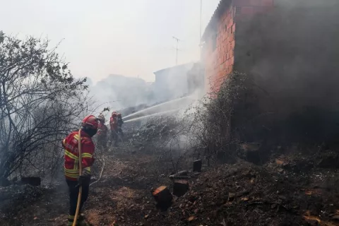 El fuego avanza en el centro de Portugal debido a las variantes meteorológicas