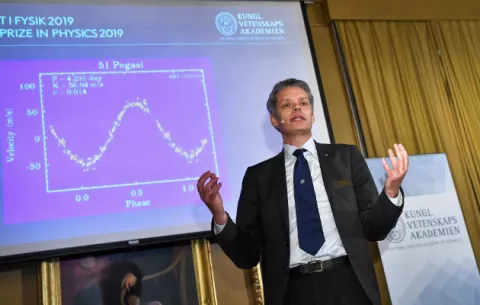 Canadiense y dos suizos ganan premio Nobel de Física