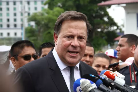 Presidente Juan Carlos Varela se va de viaje al extranjero sin anunciar el destino