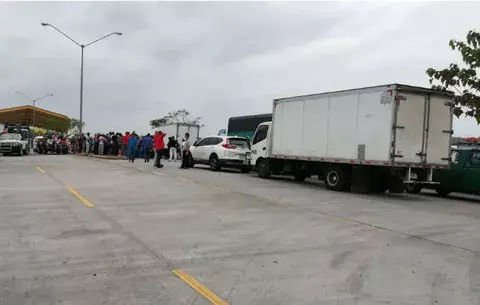 Productores cierran acceso a Merca Panamá