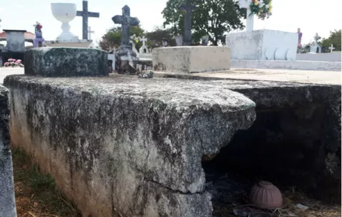 Denuncian la profanación de una tumba en Calobre para realizar ritos satánicos