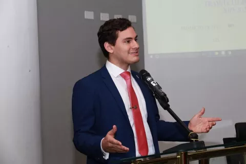 Juan Diego Vásquez enfila sus armas contra la "prueba idónea" en investigaciones hacia diputados