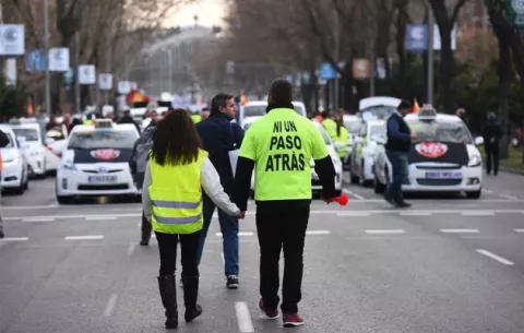 Los taxistas vuelven a las calles de Madrid contra la "uberización"