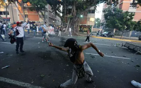 Maduro: Venezuela es víctima de violencia de "bandas fascistas"
