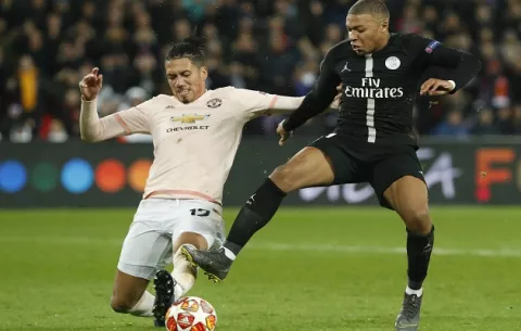 Manchester United elimina en el último suspiro  al PSG en París