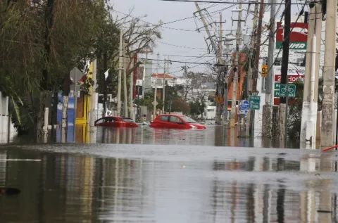 Puerto Rico se prepara para la llegada de la tormenta Dorian con la memoria puesta en María