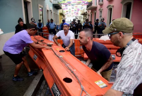 Cientos de personas exigen en la calle la dimisión del gobernador de Puerto Rico