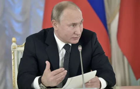 Putin declara la guerra al rap por verlo como sexo, drogas y protesta 