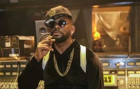 R.Kelly paga para abandonar la cárcel 