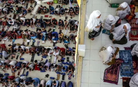 Más de 230 millones de musulmanes celebran el inicio del Ramadán en Indonesia