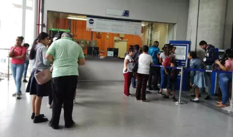 Usuarios denuncian otros problemas en terminales del Metro 