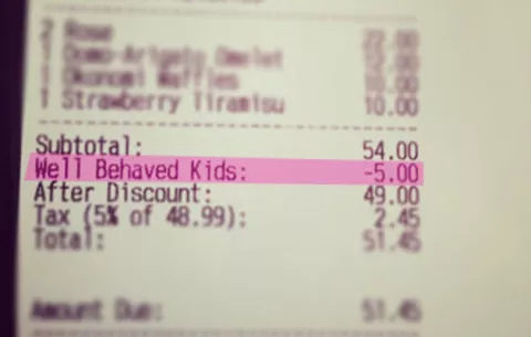 Restaurante se vuelve famoso por dar descuento por "niños que se comportan bien"