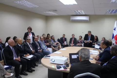 Ministra Maruja Gorday  presenta a rectores de universidades del país avances en temas de Educación