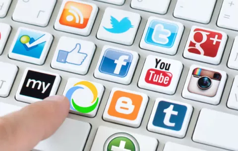 Mujeres y panameños con salarios bajos rechazan el rol de las redes sociales