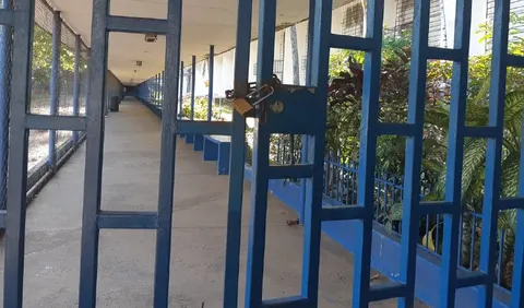 Huelga docente se mantiene en el colegio Remón Cantera