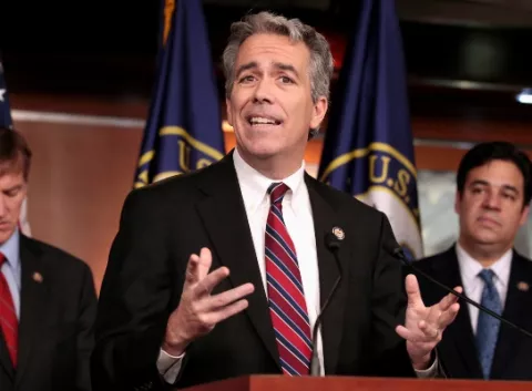 El excongresista republicano Joe Walsh desafía a Trump y lanza su candidatura para 2020