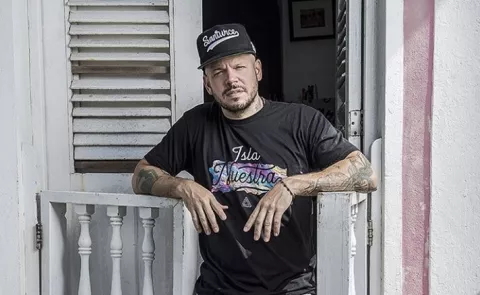Residente llegó a Panamá y está listo para esta noche en el Festival MUPA 