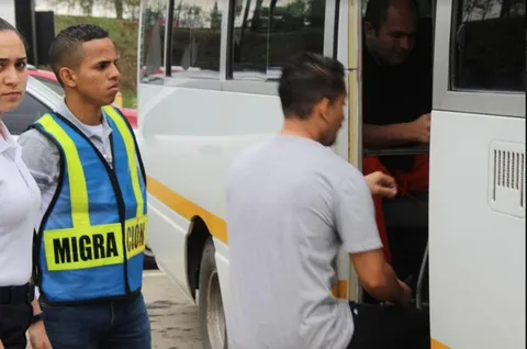 Retienen extranjeros en Pueblo Nuevo y La Chorrera por irregularidades migratorias
