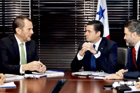 Contralor rinde informe de las finanzas públicas al gobierno entrante de Laurentino Cortizo