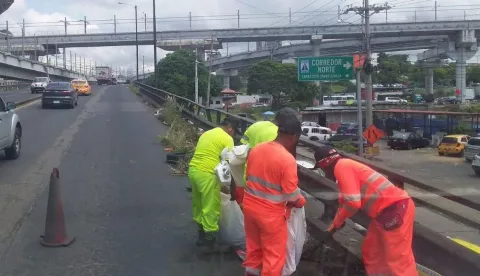 Revisalud sale a recoger la basura en San Miguelito y pide al Idaan que regularice los pagos 