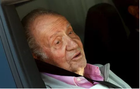 El rey Juan Carlos de España recibe el alta hospitalaria