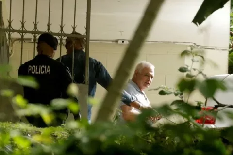 Denuncian mal trato, aislamiento y tortura psicológica contra el expresidente Ricardo Martinelli