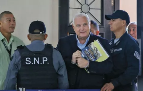 Expresidente Ricardo Martinelli explica en Twitter para qué usa el medicamento Cialis