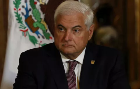Expresidente Ricardo Martinelli teme que le planten artículos prohibidos en su celda