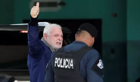 'Soy inocente y se me  han violado  mis derechos', afirma Ricardo Martinelli