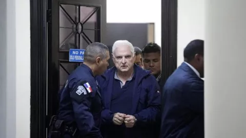 Reinicia juicio oral al expresidente Ricardo Martinelli en medio de violaciones a sus derechos