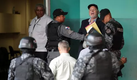 Hoy reanudan audiencia contra Ricardo Martinelli, pese a su incapacidad médica 