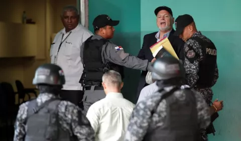 Salud de Ricardo Martinelli es verificada antes de comenzar el juicio oral