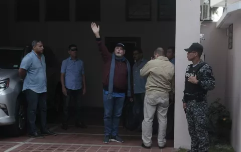 Expresidente Ricardo Martinelli está en su casa, pero sin poder tuitear