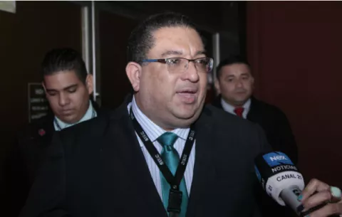 Fiscal Ricaurte González acosa a periodista de Panamá América