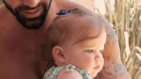 Ricky Martin presenta a su hija 
