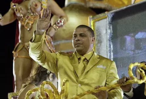 Ronaldo, homenajeado en el Carnaval de Sao Paulo